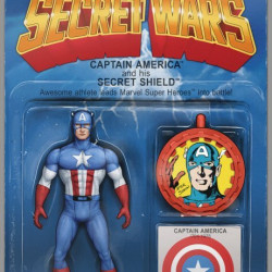 SECRET WARS ISSUE 4 - ACTION FIGURE VARIANT CAPTAIN AMERICA - MARVEL COMICS 2015